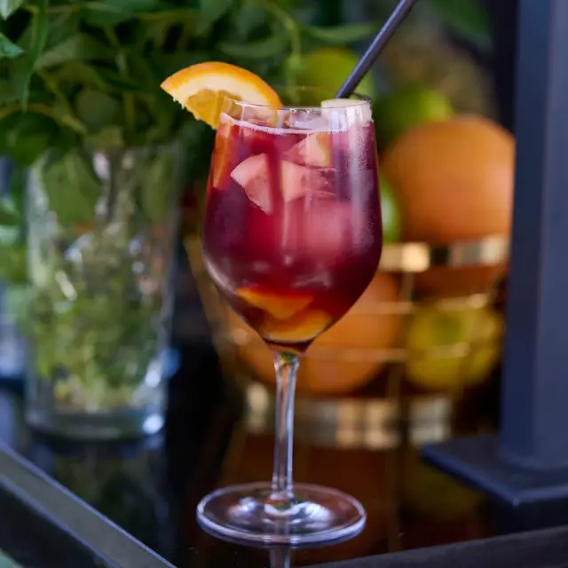 ¿Sabes qué combina con cualquier estación del año ? Exacto, una deliciosa #Sangría. ¿Te apetece un vaso? 🍋🍷
.
.
Do you know what goes with any season? That's right, a delicious #Sangría.  Would you like a glass 🍋🍷?

𝐑𝐄𝐒𝐓𝐀𝐔𝐑𝐀𝐍𝐓𝐄 𝐄𝐋 𝐌𝐈𝐑𝐀𝐃𝐎𝐑 𝐃𝐄 𝐒𝐄𝐕𝐈𝐋𝐋𝐀
🍸 Cocktails & Food & Views
📍 Hotel Vincci La Rábida 4* (C/Castelar, 24 #Sevilla)
⏰ Lunes a domingo: 13:00 a 22:30 horas
📆 Reservas BOTÓN EN BIO
☎️ 662018159 Whatsapp - 954 501 280
➡ restauranteelmiradordesevilla.com

#elmiradordesevilla #restauranteelmiradordesevilla #terrazaelmiradordesevilla #restaurantesvincci #terrazasvincci #restaurantessevilla #terrazasensevilla #comerensevilla #sevillafoodies #gastrosevilla #vinccihoteles