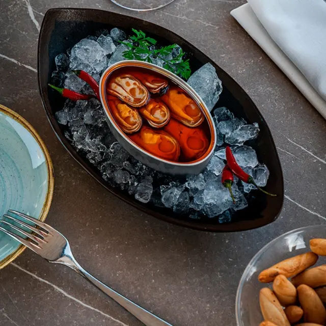 Los 𝐌𝐞𝐣𝐢𝐥𝐥𝐨𝐧𝐞𝐬 𝐞𝐧 𝐄𝐬𝐜𝐚𝐛𝐞𝐜𝐡𝐞 son el snack marino por excelencia, perfectos para compartir… ¡O no! 😏
.
.
𝐏𝐢𝐜𝐤𝐥𝐞𝐝 𝐌𝐮𝐬𝐬𝐞𝐥𝐬 are the ultimate seafood snack, perfect for sharing... or not! 😏

𝐑𝐄𝐒𝐓𝐀𝐔𝐑𝐀𝐍𝐓𝐄 𝐄𝐋 𝐌𝐈𝐑𝐀𝐃𝐎𝐑 𝐃𝐄 𝐒𝐄𝐕𝐈𝐋𝐋𝐀
🍸 Cocktails & Food & Views
📍 Hotel Vincci La Rábida 4* (C/Castelar, 24 #Sevilla)
⏰ Lunes a domingo: 13:00 a 22:30 horas
📆 Reservas BOTÓN EN BIO
☎️ 662018159 Whatsapp - 954 501 280
➡ restauranteelmiradordesevilla.com

#elmiradordesevilla #restauranteelmiradordesevilla #terrazaelmiradordesevilla #restaurantesvincci #terrazasvincci #restaurantessevilla #terrazasensevilla #comerensevilla #sevillafoodies #gastrosevilla #vinccihoteles