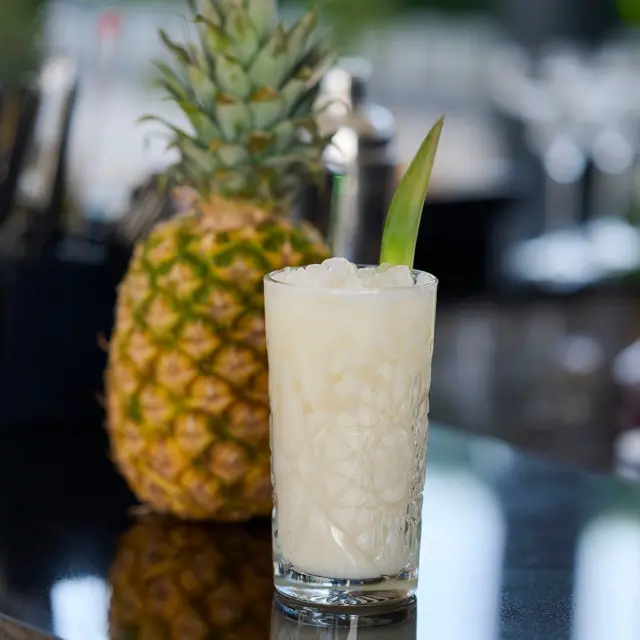 ¿Qué tal si convertimos este día ordinario en uno extraordinario tomándonos una riquísima Piña Colada? ¡Yo digo: SI! ✨🍍
.
.
How about turning this ordinary day into an extraordinary one by having a delicious Piña Colada? I say: YES! ✨🍍

𝐑𝐄𝐒𝐓𝐀𝐔𝐑𝐀𝐍𝐓𝐄 𝐄𝐋 𝐌𝐈𝐑𝐀𝐃𝐎𝐑 𝐃𝐄 𝐒𝐄𝐕𝐈𝐋𝐋𝐀
🍸 Cocktails & Food & Views
📍 Hotel Vincci La Rábida 4* (C/Castelar, 24 #Sevilla)
⏰ Lunes a domingo: 13:00 a 22:30 horas
📆 Reservas BOTÓN EN BIO
☎️ 662018159 Whatsapp - 954 501 280
➡ restauranteelmiradordesevilla.com

#elmiradordesevilla #restauranteelmiradordesevilla #terrazaelmiradordesevilla #restaurantesvincci #terrazasvincci #restaurantessevilla #terrazasensevilla #comerensevilla #sevillafoodies #gastrosevilla #vinccihoteles